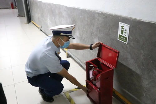 南川消防積極開(kāi)展 兩會(huì) 期間商場(chǎng)市場(chǎng) 消防安全檢查