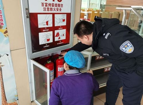 天山區(qū)公安分局黑甲山派出所對(duì)轄區(qū)場(chǎng)所開(kāi)展消防檢查和消防宣傳